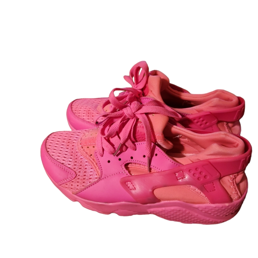 Womens Pink Nikes sz 7.5